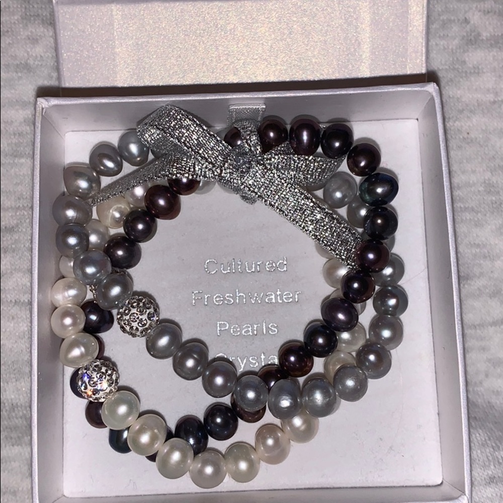 Set of three colored freshwater pearl bracelets